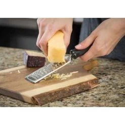 Hand Held Grater - Medium Holes -Buffalo Store e5616 env 01
